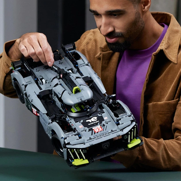 Zestaw klocków LEGO Technic Peugeot 9X8 24H Le Mans Hybrid Hypercar 1775 elementów (42156) - obraz 6