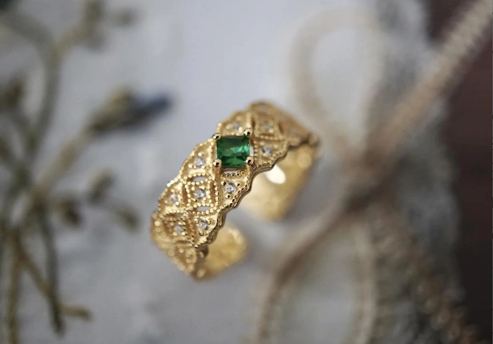 Помолвочное кольцо с бриллиантом: неповторимый стиль и элегантный дизайн