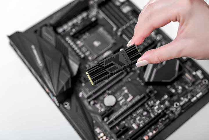 Dysk SSD Goodram IRDM PRO 2TB M.2 2280 PCIe 4.0 x4 NVMe 3D NAND TLC (IRP-SSDPR-P44A-2K0-80) - obraz 12