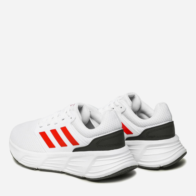 Чоловічі кросівки для бігу adidas Galaxy 6 HP2428 41.5 (7.5UK) 26 см Білі (4066748603916) - зображення 3