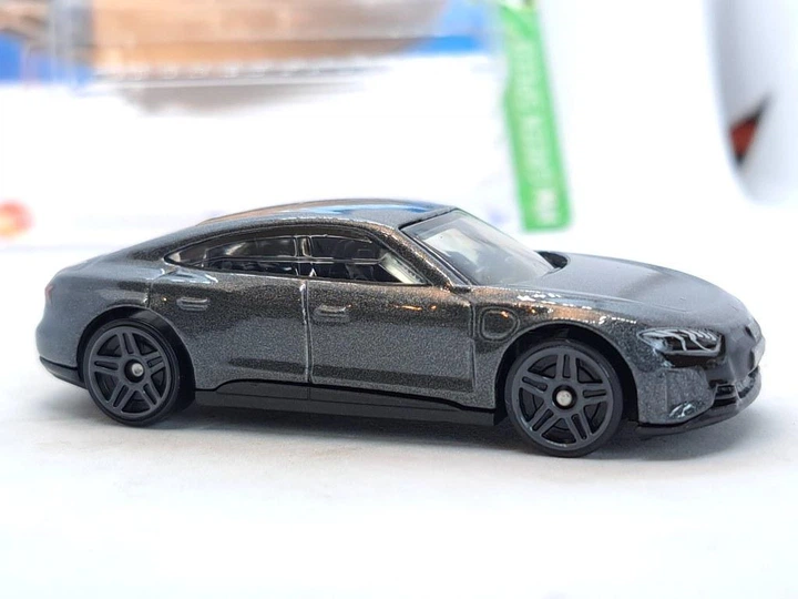 Машинка Хот Вілс 1:64 Audi RS E-Tron GT колекція HW Green Speed Hot Wheels Mattel HCR99 - зображення 3
