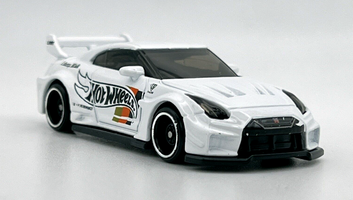 Машинка Хот Вилс LIBERTY WALK LB-SILHOUETTE WORKS GT NISSAN 35GT-RR VER.2 DREAM GARAGE Hot Wheels Mattel HCX49 - изображение 2