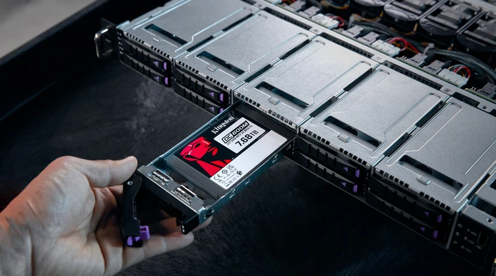 Dysk SSD Kingston Enterprise DC600M 7.68 TB 2.5" SATAIII 3D TLC (SEDC600M/7680G) - Zdjęcie 6 Dysk SSD Kingston Enterprise DC600M 7.68 TB 2.5" SATAIII 3D TLC (SEDC600M/7680G) - obraz 6