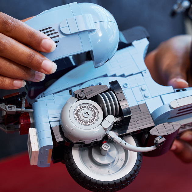Zestaw klocków LEGO Creator Expert Vespa 1106 elementów (10298) - obraz 4