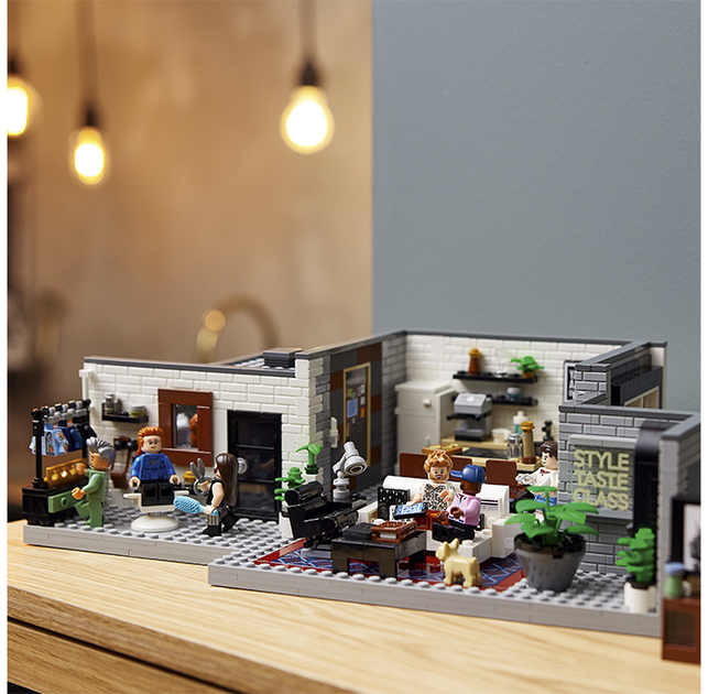Zestaw klocków LEGO Creator Expert Queer Eye - Mieszkanie Fab Five 974 elementy (10291) - obraz 5