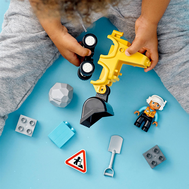 Zestaw klocków LEGO DUPLO Town Buldożer 10 elementów (10930) - obraz 6