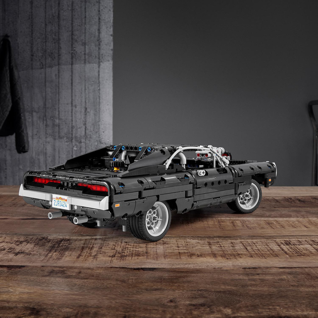 Конструктор LEGO Technic Dom's Dodge Charger 1077 деталей (42111) - зображення 7