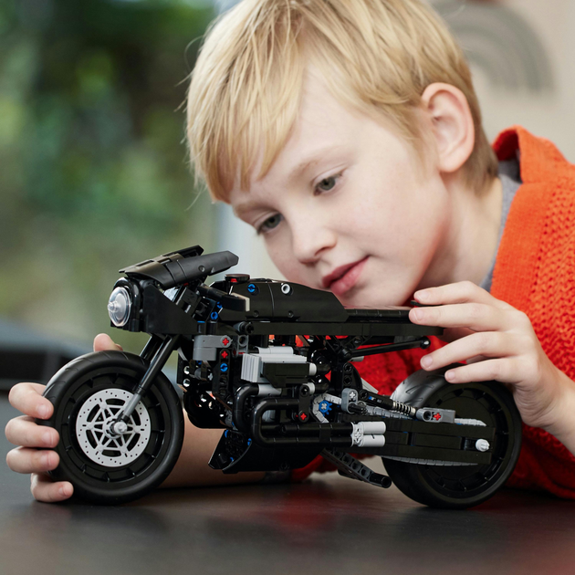 Zestaw klocków LEGO Technic Batman: Batmotor 641 element (42155) - obraz 6