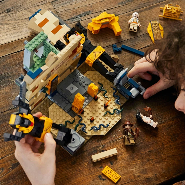 Zestaw klocków LEGO Indiana Jones Ucieczka z zaginionego grobowca 600 elementów (77013) - obraz 4