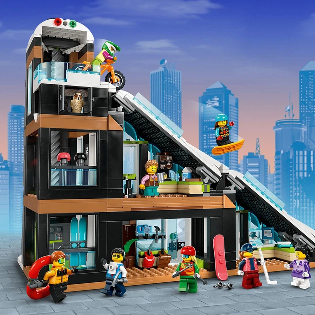 Конструктор LEGO City Горнолыжный и скалолазный центр 1045 деталей