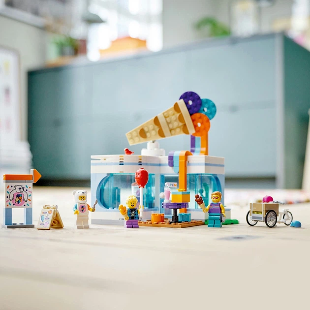 Zestaw klocków LEGO City Lodziarnia 296 elementów (60363) - obraz 5