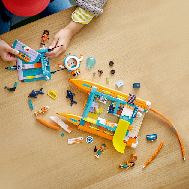 Zestaw klocków LEGO Friends Morska łódź ratunkowa 717 elementów (41734) - obraz 4