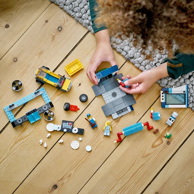 Конструктор LEGO City Автомийка 243 деталі (60362) - зображення 2