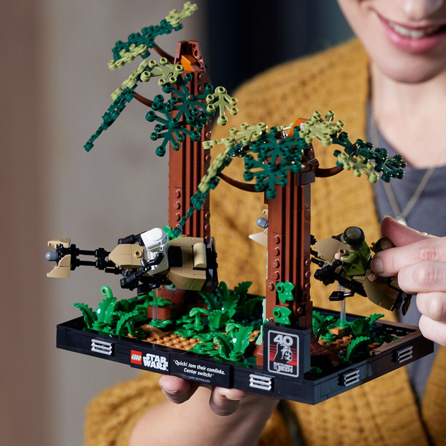 Конструктор LEGO Star Wars Діорама Погоня на спідері на Ендорі 608 деталей (75353) - зображення 3