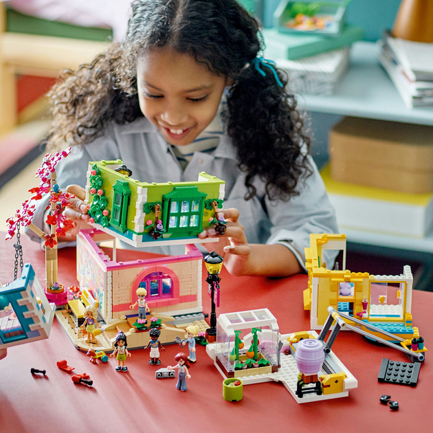 Zestaw klocków LEGO Friends Dom kultury w Heartlake 1513 elementów (41748) - obraz 4