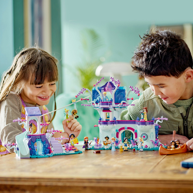 Zestaw klocków LEGO Disney Zaczarowany domek na drzewie 1016 elementów (43215) - obraz 3