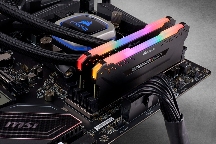Оперативна пам'ять Corsair DDR4-2666 16384MB PC4-21300 (Kit of 2x8192) Vengeance RGB Pro Black (CMW16GX4M2A2666C16) - зображення 4