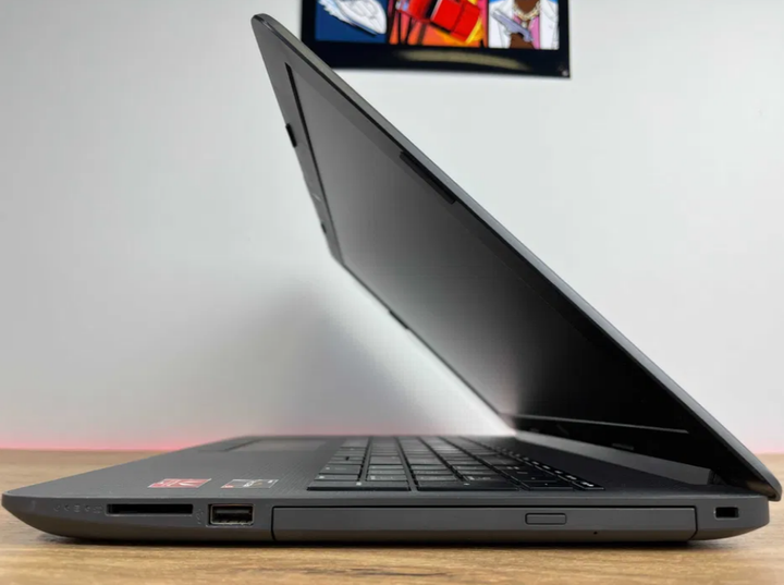 Ультрабук HP 255 G7 / 15.6" SVA / AMD Ryzen 5 2500U (4(8) ядра по 2-3.6 GHz) / 8GB DDR4 / 256GB SSD / WebCam / AMD Radeon Vega 8 / Win10 PRO Lic б/в - зображення 7