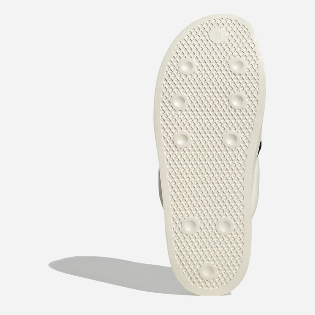 Чоловічі сліпони adidas Puffylette GY1593 39.5 (6UK) 24.5 см Owhite/CЧорні/Owhite (4065426931396) - зображення 4