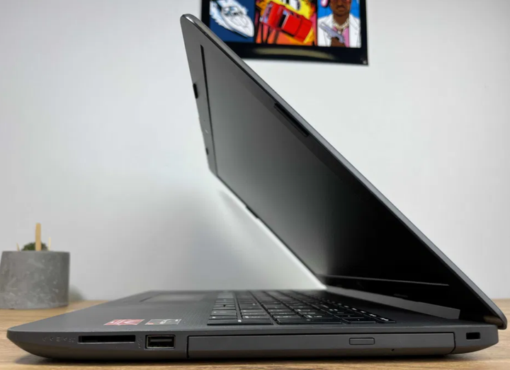 Ультрабук HP 255 G7 / 15.6" TN / Ryzen 3 2200U (2(4) ядра по 2.5-3.4GHz) / 8GB DDR4 / 256GB SSD NVME / WebCam / AMD Radeon Vega 3 / Win 10 PRO Lic б/в - Фото 7 Ультрабук HP 255 G7 / 15.6" TN / Ryzen 3 2200U (2(4) ядра по 2.5-3.4GHz) / 8GB DDR4 / 256GB SSD NVME / WebCam / AMD Radeon Vega 3 / Win 10 PRO Lic б/в - зображення 7