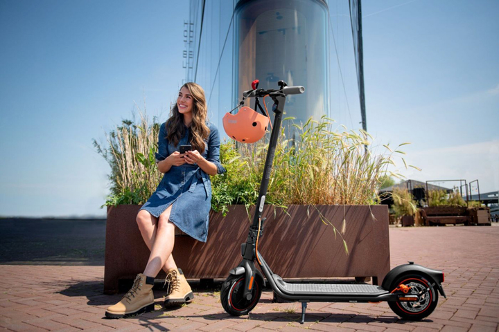 Hulajnoga elektryczna Segway Ninebot KickScooter F40D II Czarna (AA.00.0013.08) - obraz 7