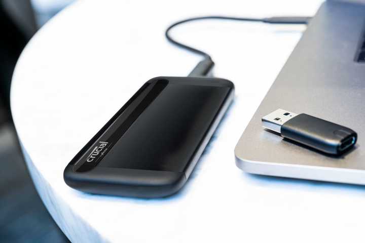 Przenośny dysk SSD Crucial X8 4 TB USB 3.2 Type-C 3D NAND QLC (CT4000X8SSD9) Zewnętrzny - obraz 4