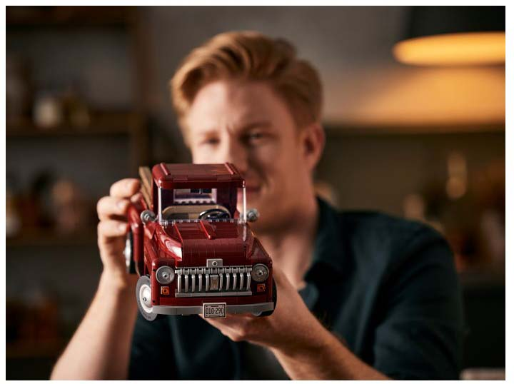 Zestaw klocków LEGO Creator Expert Pickup 1677 elementów (10290) - obraz 3