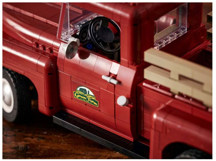 Zestaw klocków LEGO Creator Expert Pickup 1677 elementów (10290) - obraz 7