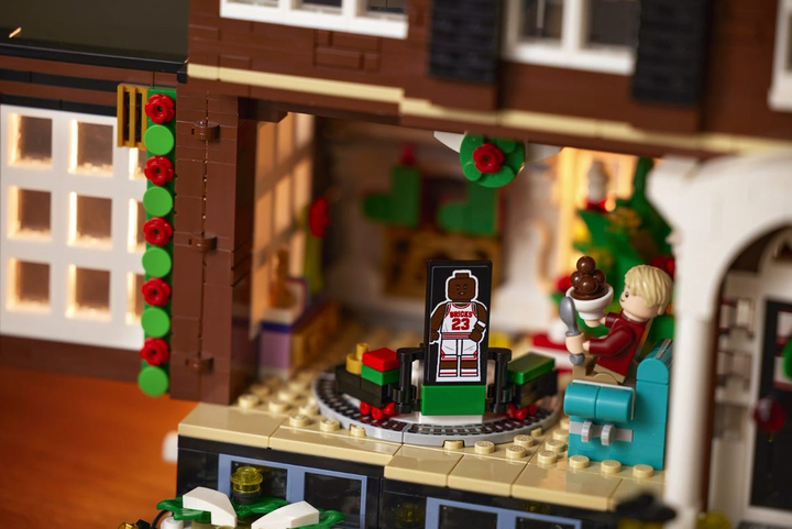 Zestaw klocków LEGO Ideas Home Alone 3955 elementów (21330) - obraz 8