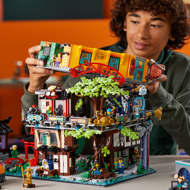 Zestaw klocków LEGO Ninjago Miejskie ogrody Ninjago 5685 części (71741) - obraz 3