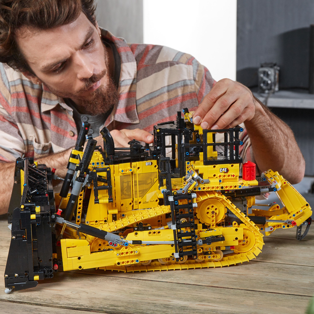 Конструктор LEGO Technic Бульдозер Cat D11 на пульті керування 3854 деталі (42131) - зображення 3