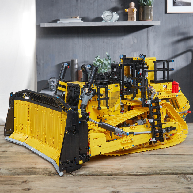 Конструктор LEGO Technic Бульдозер Cat D11 на пульті керування 3854 деталі (42131) - зображення 8