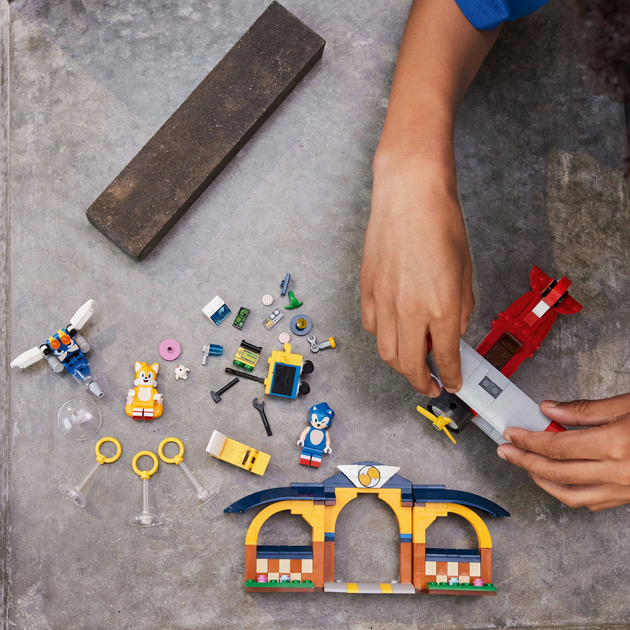 Zestaw klocków LEGO Tails z warsztatem i samolot Tornado 376 elementów (76991) - obraz 4
