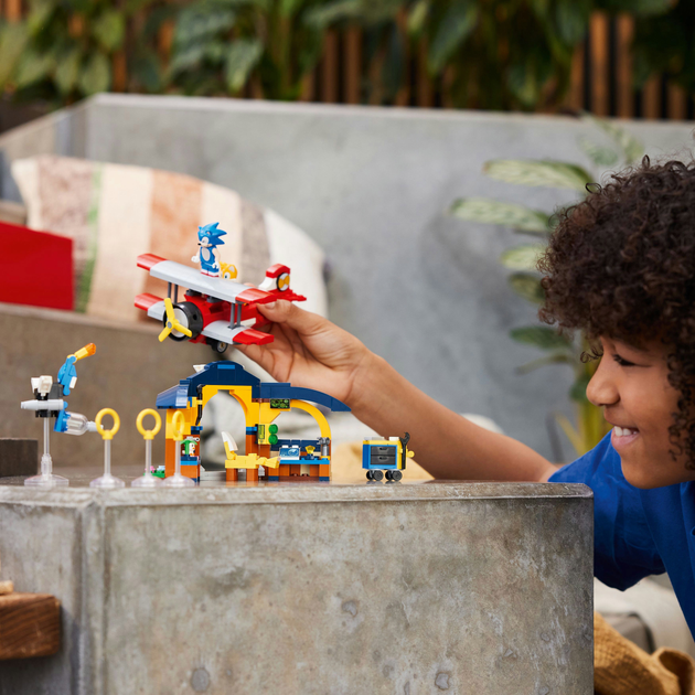 Zestaw klocków LEGO Tails z warsztatem i samolot Tornado 376 elementów (76991) - obraz 5