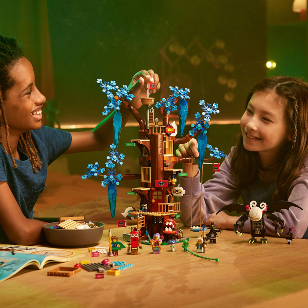 Zestaw klocków LEGO DREAMZzz Fantastyczny domek na drzewie 1257 elementów (71461) - obraz 5