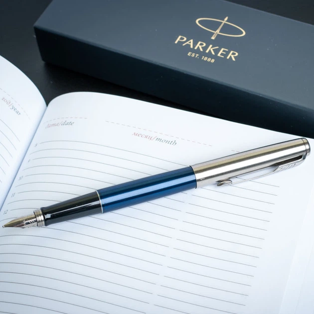 Перьевая ручка Parker Jotter 17 Royal Blue CT FP M 16 312 - Фото 6 Перьевая ручка Parker Jotter 17 Royal Blue CT FP M 16 312 - изображение 6