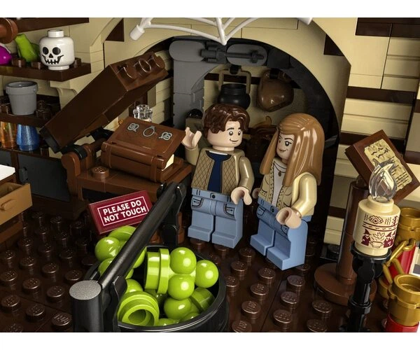 Конструктор LEGO Ideas Фокус-покус Діснея: Котедж сестер Сандерсон (21341) - Фото 8 Конструктор LEGO Ideas Фокус-покус Діснея: Котедж сестер Сандерсон (21341) - изображение 8