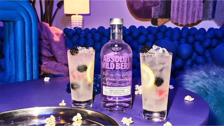Водка Absolut Wild Berri 0.7 л 38% (7312040350308) – фото, отзывы