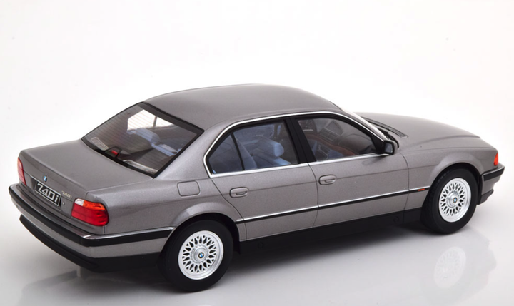 Модель автомобіля BMW 740i (E38) Gray by KK-Scale, Scale 1:18