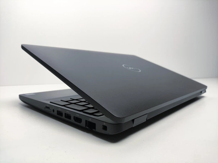 美品 15型 Precision 3541 i7 9世代 QuadroP620 Dell Precision 15 3541 - スペック、テスト、価格 | LaptopMedia 日本