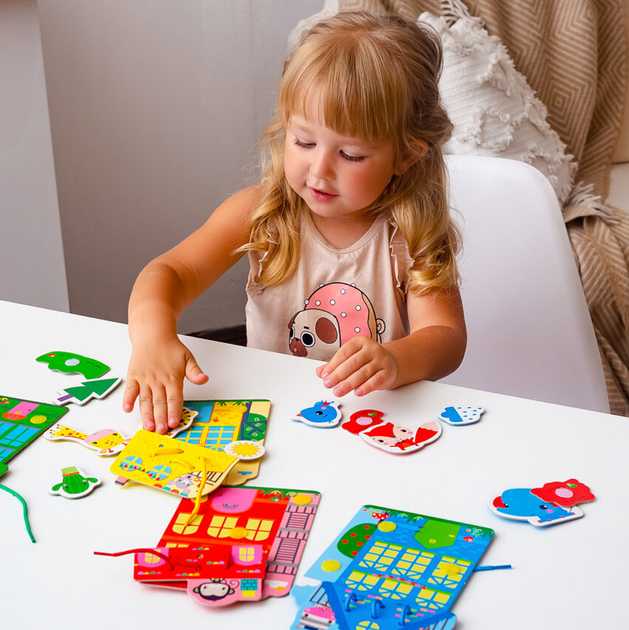 Гра-шнурівка Fisher-Price. Кольорові будиночки» українська мова - Фото 3 Гра-шнурівка Fisher-Price. Кольорові будиночки» українська мова - зображення 3