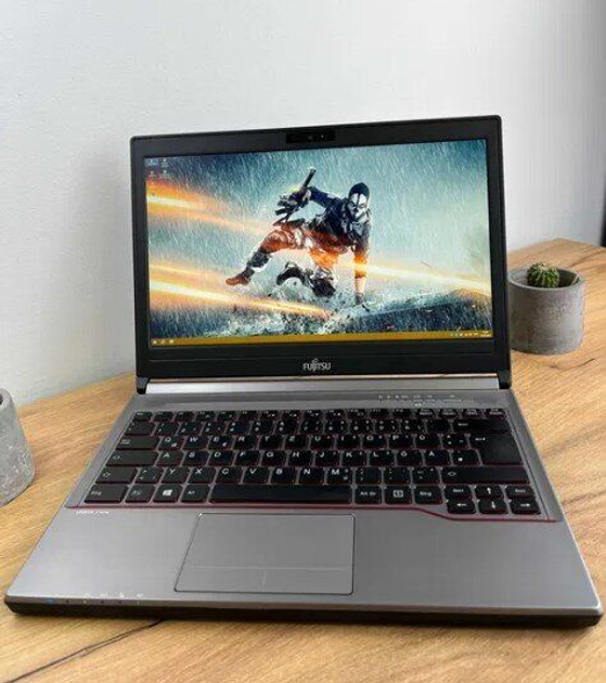 Ноутбук Fujitsu LifeBook E734 / 13.3