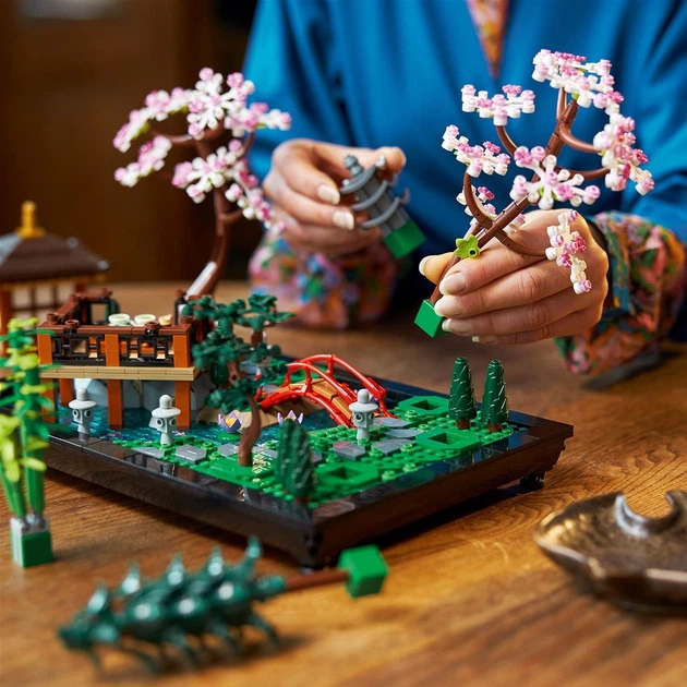 Конструктор LEGO Icons Тихий сад 1363 детали (10315) – игрушки с