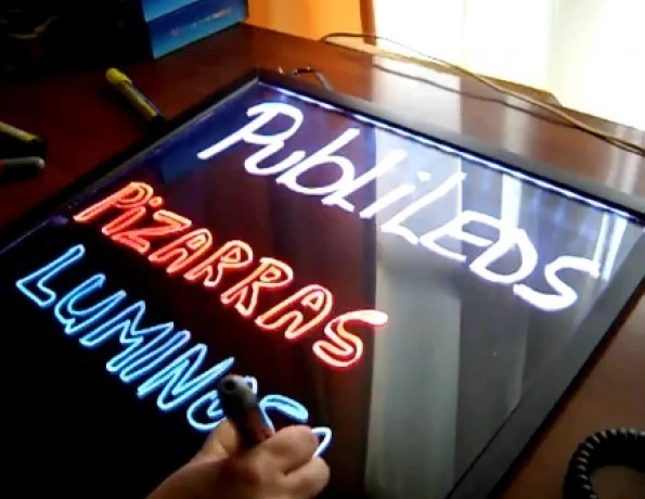 Флуоресцентна дошка Fluorescent Board WITH STAND 50*70 см, фломастер, серветка - зображення 2