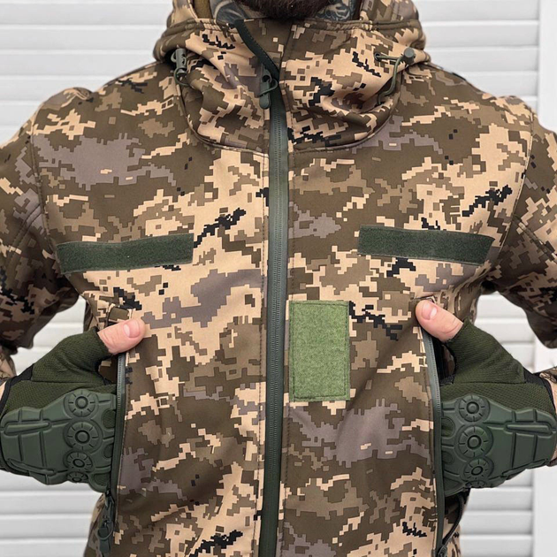 Чоловіча утеплена Куртка Soft-shell з липучками під шеврони та манжетами піксель розмір S - зображення 2