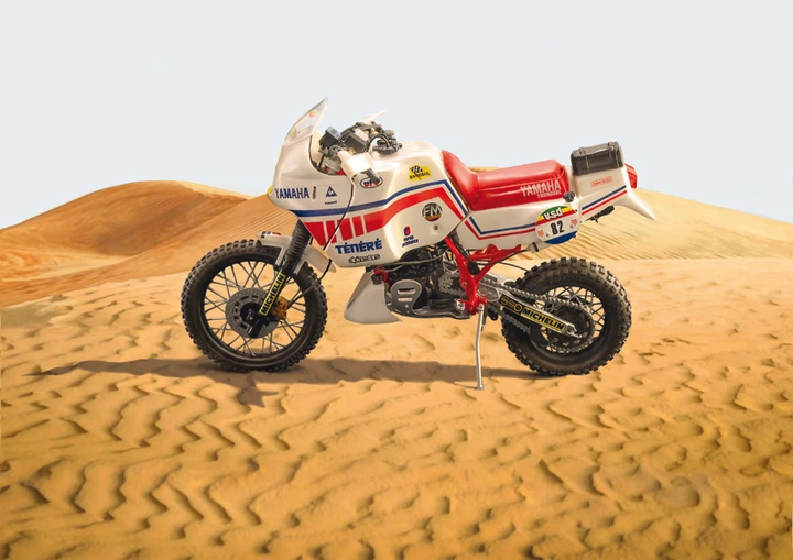 Збірна модель 1/9 мотоцикл Yamaha Ténéré 660cc Париж Дакар 1986 Italeri 4642 - зображення 2