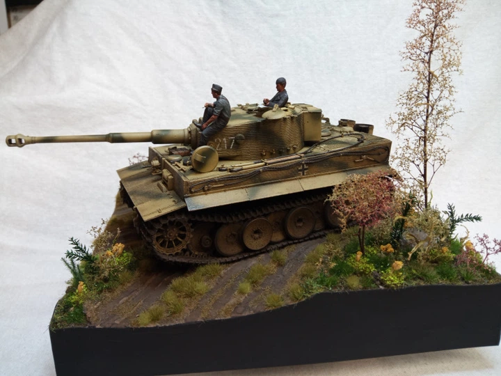 Сборная модель 1/35 танк Pz.Kpfw.VI Ausf.E Sd.Kfz.181 Gruppe "Fehrmann" Tiger I Dragon 6484 - Фото 13 Сборная модель 1/35 танк Pz.Kpfw.VI Ausf.E Sd.Kfz.181 Gruppe "Fehrmann" Tiger I Dragon 6484 - изображение 13