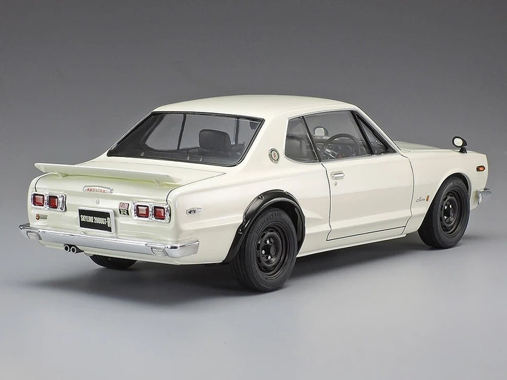 Сборная модель 1/24 автомобиля Nissan Skyline 2000 GT-R Hard Top