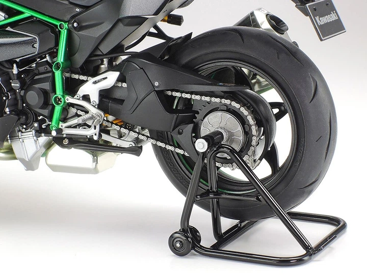 Сборная модель 1/12 мотоцикла Kawasaki Ninja H2 Carbon Tamiya 14136 - Фото 3 Сборная модель 1/12 мотоцикла Kawasaki Ninja H2 Carbon Tamiya 14136 - изображение 3