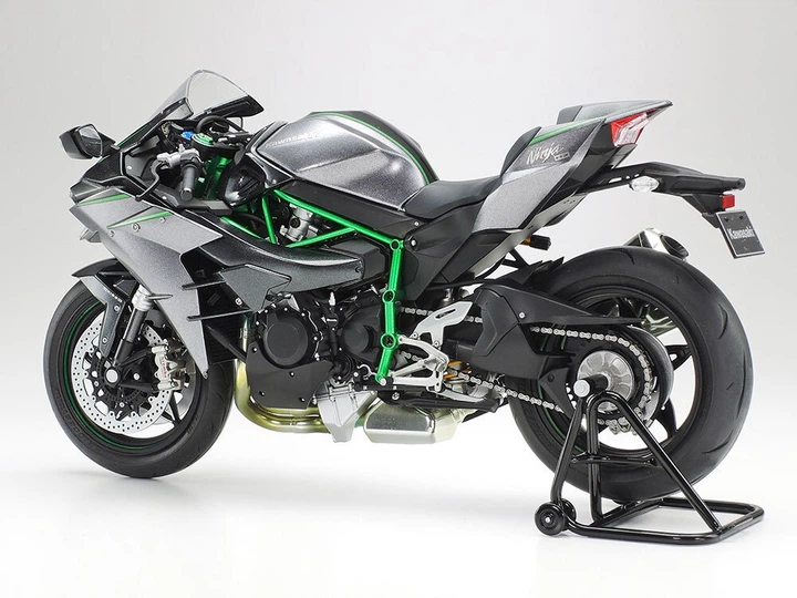 Сборная модель 1/12 мотоцикла Kawasaki Ninja H2 Carbon Tamiya 14136 - Фото 6 Сборная модель 1/12 мотоцикла Kawasaki Ninja H2 Carbon Tamiya 14136 - изображение 6